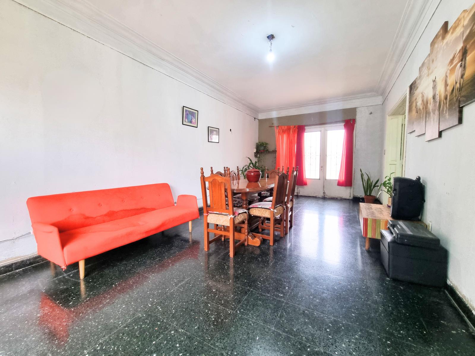 VENTA | Casa 4 ambientes en Bernal Este con jardín y gran lote – a reciclar - 4
