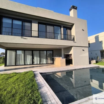 Casa  en Venta Canning Chico