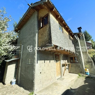 VENTA CASA 3 dormitorios 150m2  y Local  60m2 a la calle B Mallin - Villa La Angostura