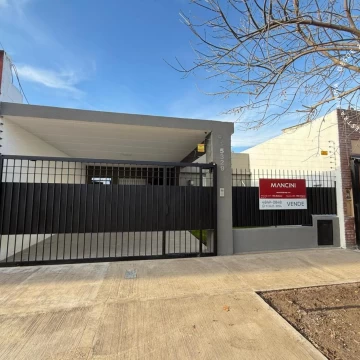 APTO CREDITO - Casa en venta de 4 ambientes con cochera doble - Villa Ballester 