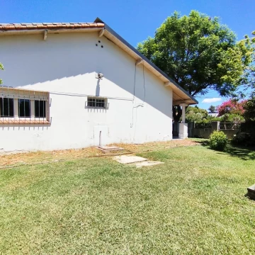 CASA 3 AMBIENTES EN VENTA EN BENAVIDEZ TIGRE CON JARDIN GALERIA Y PARRILLA APTO CREDITO