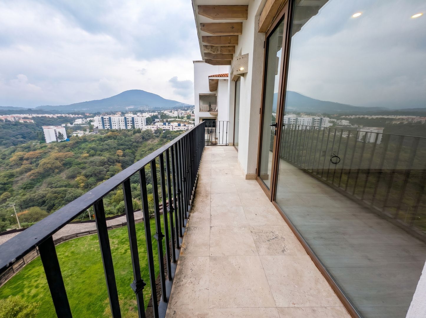 Principal_(1) AI - Mejora 2K - Terraza - 4x3.jpg