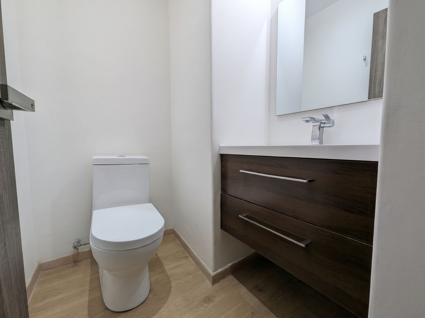Baño visitas_(4) AI - Mejora 2K - Baño - 4x3.jpg