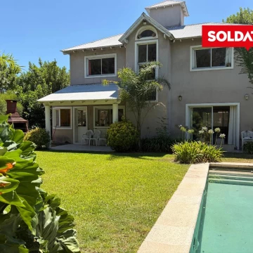 Casa en venta en Pilar Barrio Bermudas 3 cuartos y dependencia  con pileta
