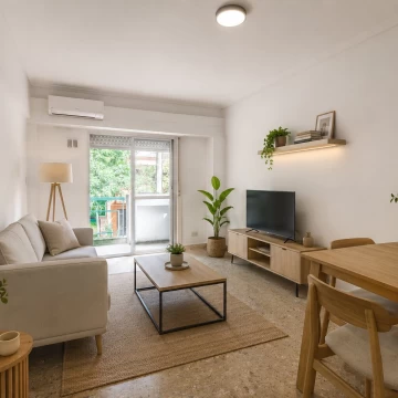 VENTA 3 AMBIENTES AL FRENTE C/COCHERA CUBIERTA Y BALCÓN DE CORRIDO EN MONTE CASTRO