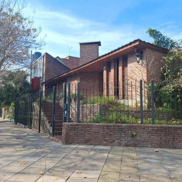 Alquiler Casa en Belgrano R. 5 ambientes.