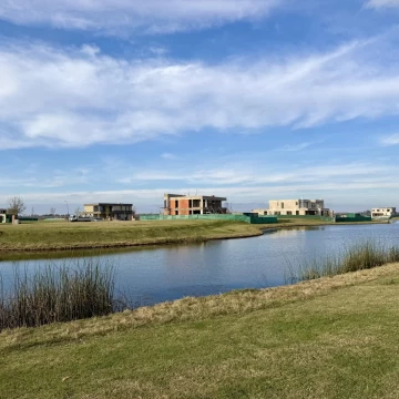 Lote al agua en esquina - Barrio Amarras - Puertos - Escobar