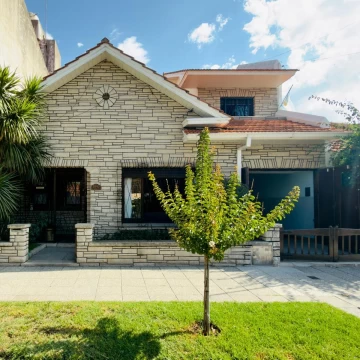 VENTA Chalet de 4 ambientes en Parque Luro