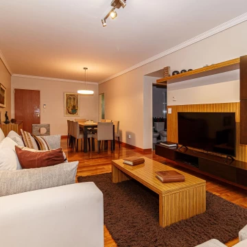 Departamento de 4 Ambientes con Cochera en Villa del Parque