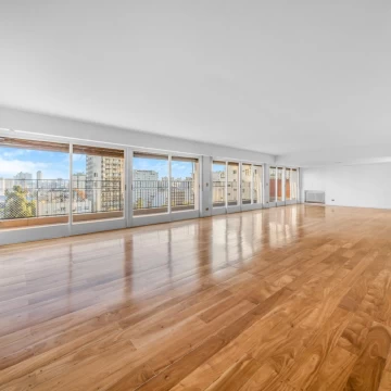 Duplex en venta con vista Club Belgrano. Living comedor Toilette 3 dorm 3 baños Terraza 2 cocheras