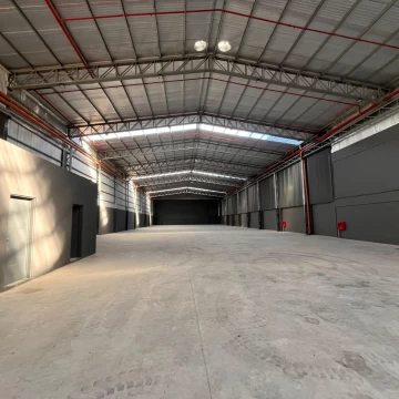 Galpón en alquiler de 835 M2 sobre Av Eva Peron 7100