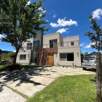 Casa en venta 6 ambientes Barrio cerrado Santa Guadalupe Pilar del Este con pileta