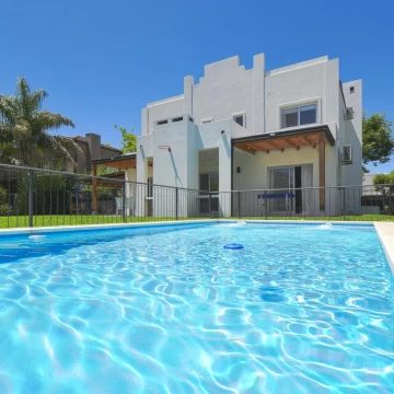 ALQUILER | CASA | 5 AMBIENTES | PILETA | BARRIO LOS JAZMINES