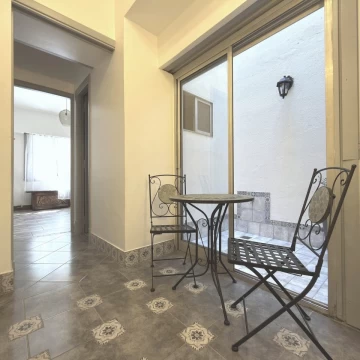 VENTA PH 2 AMBIENTES CON PATIO EN COLEGIALES - RECICLADO A NUEVO APTO CREDITO