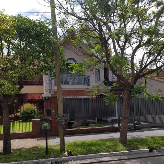 Casa en  Lanus- venta 5 ambientes