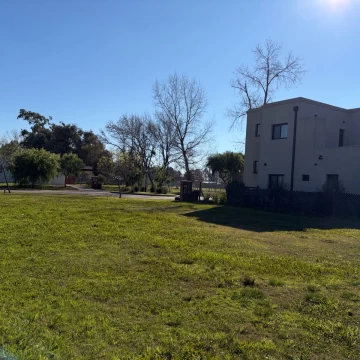 LOTE INTERNO DE 495 m² EN SAN RAMÓN – ORIENTACIÓN NORTE.
