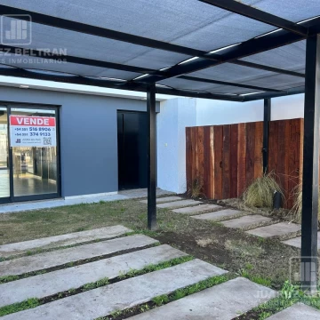 Duplex en VENTA - La Calandria - 3 dormitorios, jardín con galería y asador - Frente a plaza central