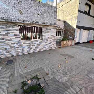Casa a la venta de tres dormitorios en Barrio Parque Casado