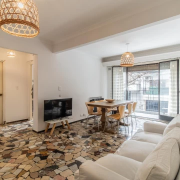 Departamento en venta de 3 ambientes con balcón corrido en Caballito