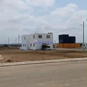 VENTA DE TERRENO ESQUINERO EN URB. CENTROS DE VIAJES ECUADOR