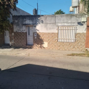 Oportunidad en Barrio Industrial – Casa de 1 dormi + comodin