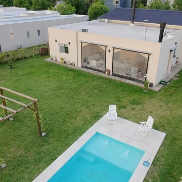 CASA EN VENTA  5 AMBIENTES CON PILETA GALERIA PARRILLA El CANTON