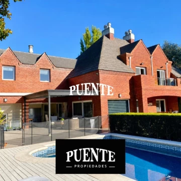 Casa sobre 2 lotes en Saint Thomas, Canning