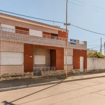 CASA PARA 2 FAMILIAS EN ESQUINA | 5 AMB |LOMAS DEL MIRADOR