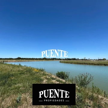 Las Victorias con Fondo al Lago