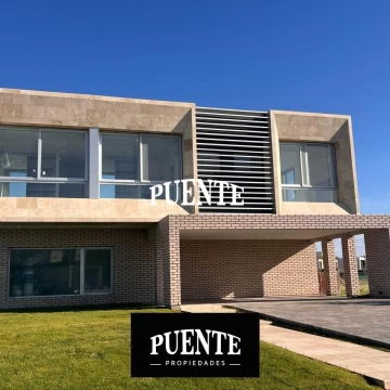 Casa a estrenar en venta en Terralagos, Canning, 5 suites