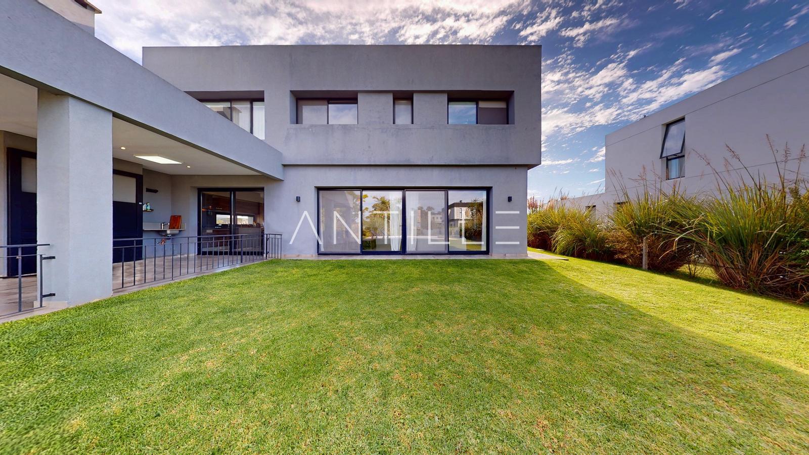 FACHADA 4 CASA EN GREENVILLE POLO 