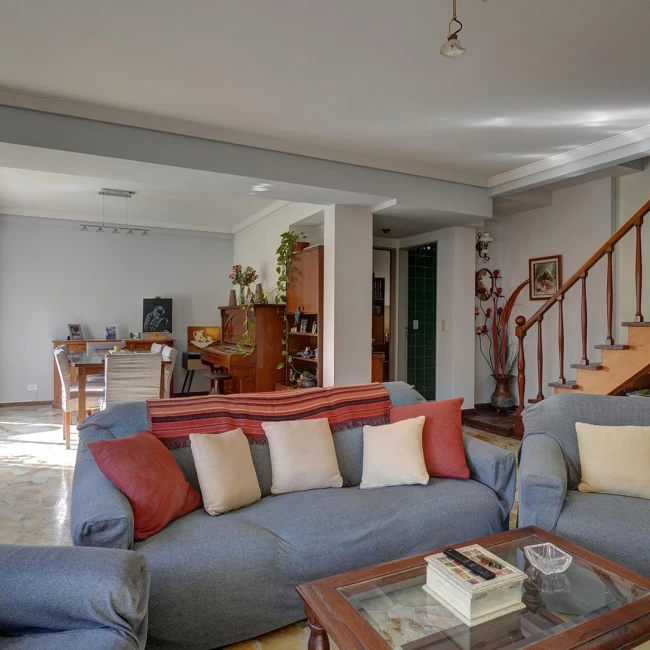 Departamento en dos pisos en Monte Castro venta