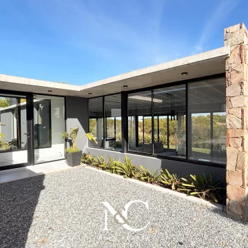 Casa en venta diseño hormigon, gas natural-losa radiante-cul de sac- residencial I Costa esmeralda