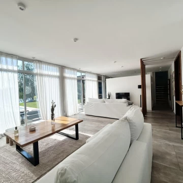 VENTA EN OPORTUNIDAD CASA SALIDA A LAGUNA CANTON ISLAS Mobiliario incluido!!