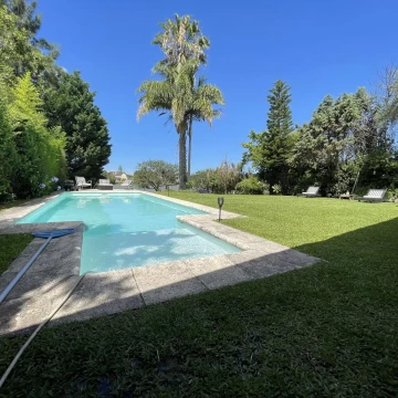 Casa en Alquiler a la laguna - Barrio Altamira