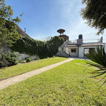 Toma prop. En parte de pago - Casa en venta de 4 ambientes - Chilavert