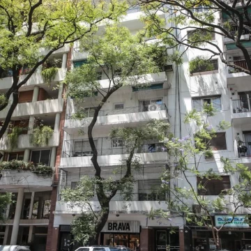 3 Ambientes con Dependencia y Balcón sobre Av. Pedro Goyena - Caballito