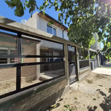 Casa en  Venta con Dpto en Cipolletti