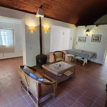 CASA EN VENTA 4 AMBIENTES CON QUINCO, PARRILLA, PILETA EN PILAR