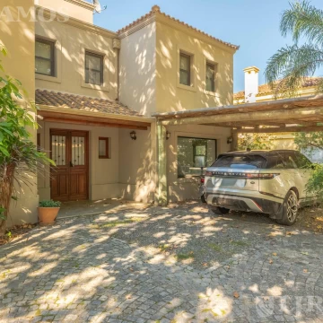 Casa en Ayres de Pilar