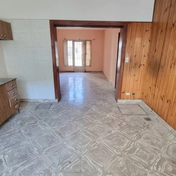 Alquiler casa Echesortu Rosario con cochera y patio amplio.