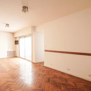 Amplio departamento de 4 ambientes a reciclar apto profesional en Palermo frente al Botánico