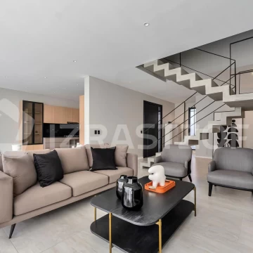 Casa en Venta/Alquiler a Estrenar en Olivos. 5 dormitorios Jardín. Terraza.