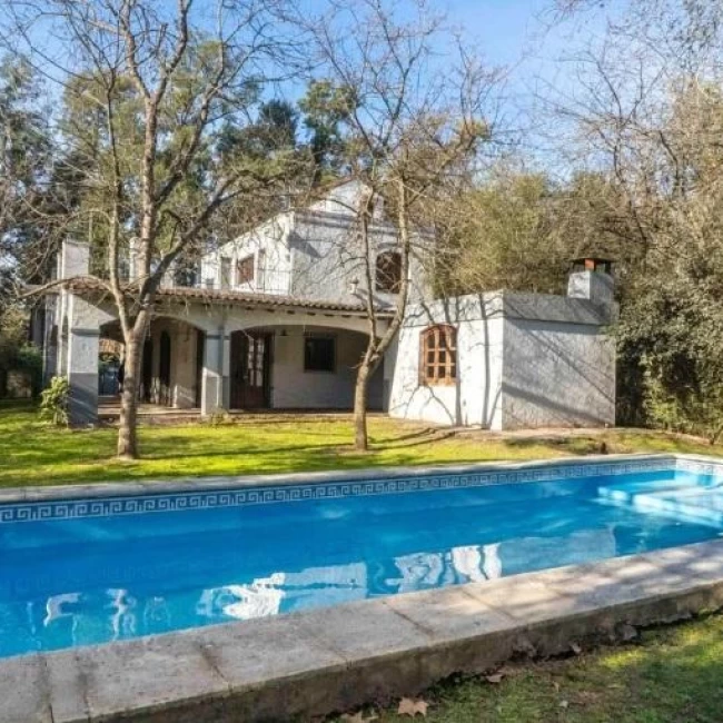 Casa 5 ambientes en  Lujan alquiler