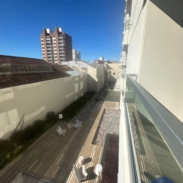 1781895796.jpg
