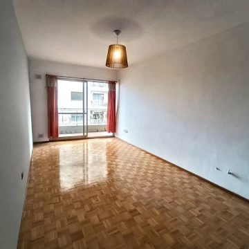 Venta Departamento 3 ambientes al frente con Balcón y Cochera Fija Velez Sarsfield