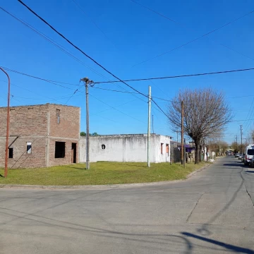 Venta de lote en esquina ideal comercio o vivienda en Capilla del Señor, Exaltación de la Cruz