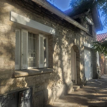 Venta Casa 3 ambientes Barrio La Perla