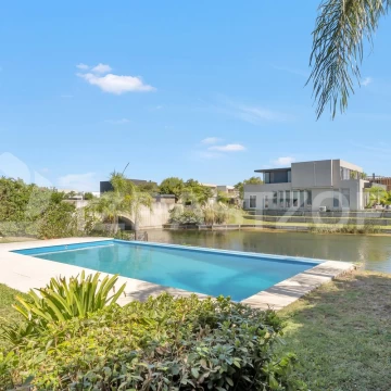 Casa en venta al lago . Barrio Los Ceibos. Puertos. 4 dormitorios
