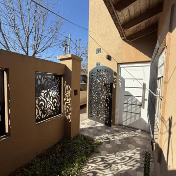 Casa con Pileta Climatizada y Quincho | 4 Ambientes en Altos del Castillo